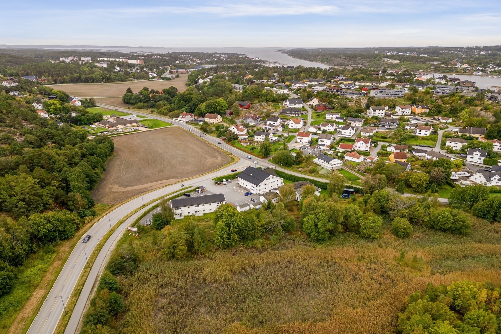 Fredrikstad sentrum og bryggepromenaden som har pulserende folkeliv er ca. 10 min gange unna. Galleribilde