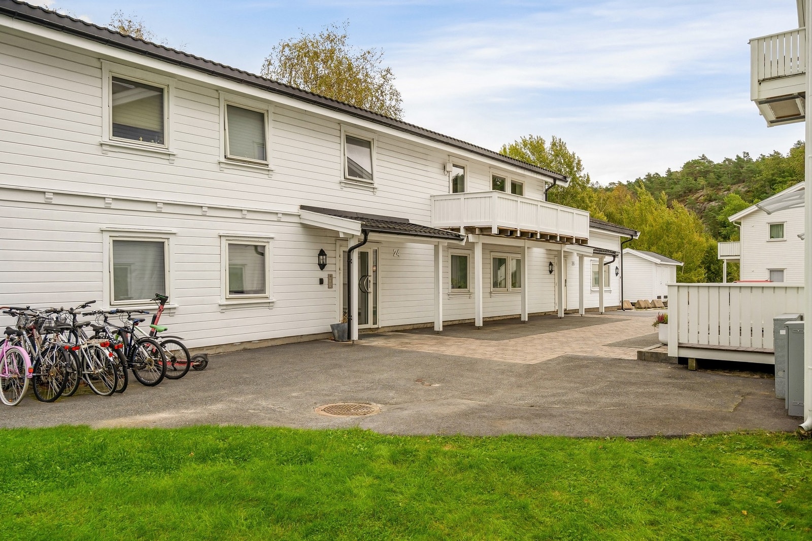 Leiligheten ligger praktisk til i første etasje og alt er samlet på ett plan. Galleribilde