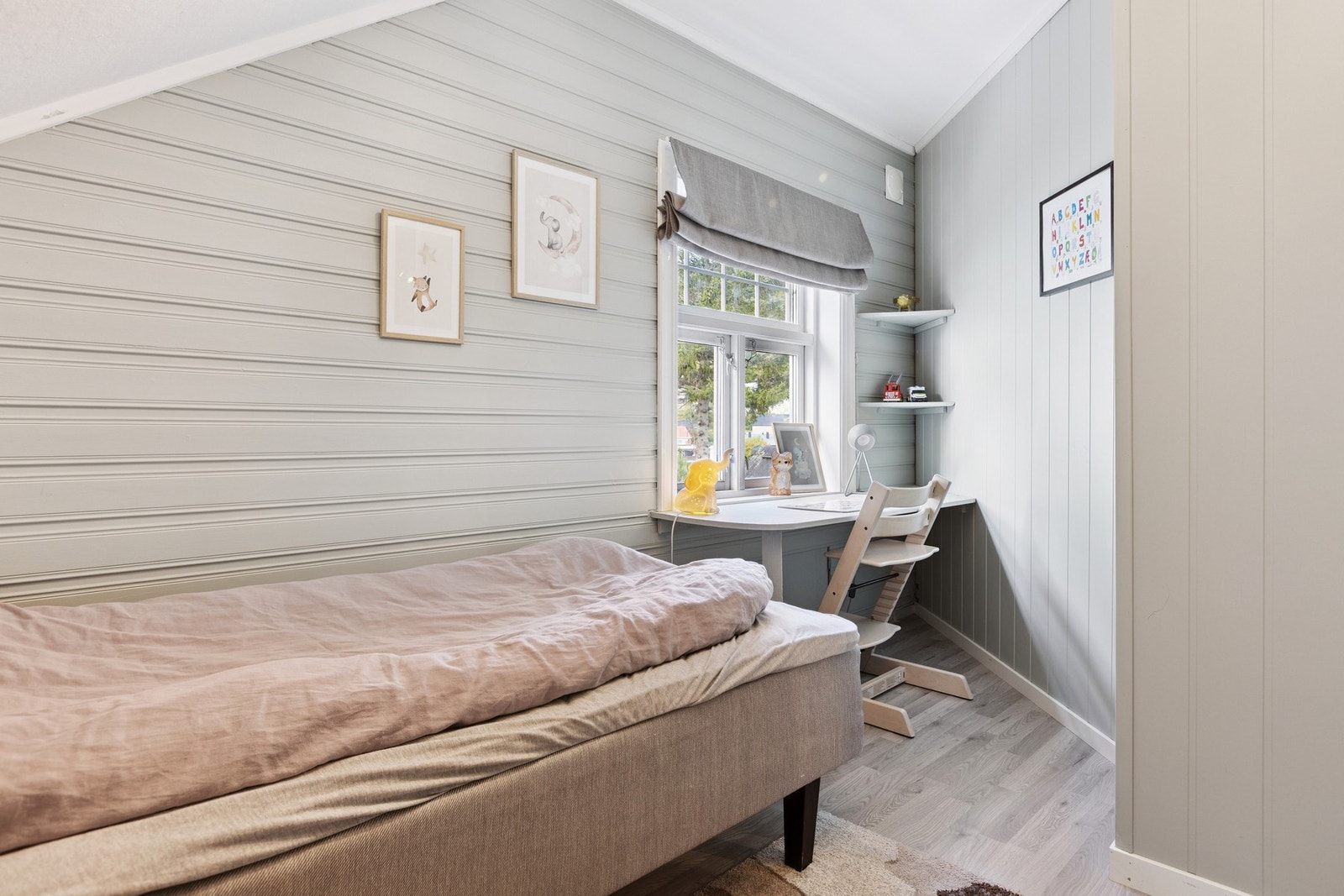 - Soverom II er malt i en moderne og behagelig fargetone. Galleribilde