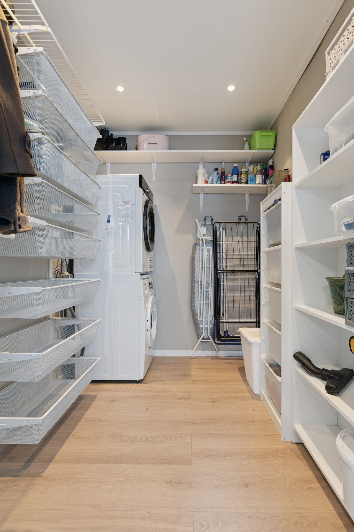 - Dette rommet er innredet til vaskerom/bod og bidrar til en enklere hverdag med kleslogistikken. Galleribilde