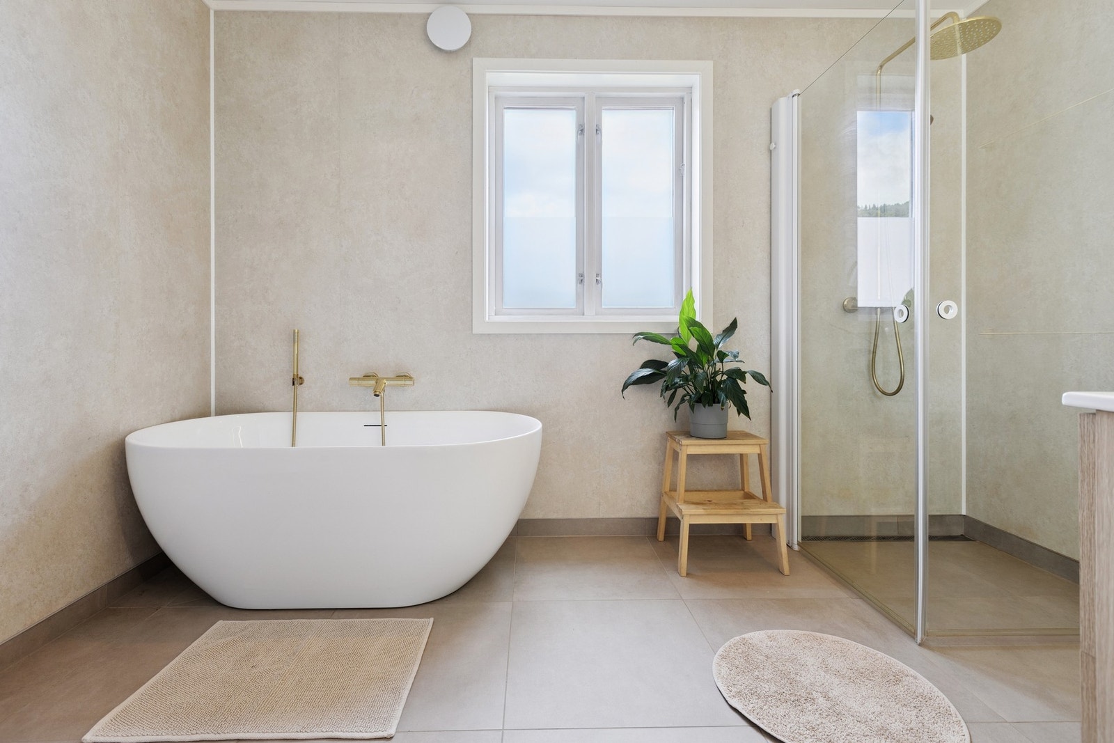 - Badekar er en sikker vinner når kulda setter inn. Her kan du lene deg tilbake og nyte et varmt deilig bad. Galleribilde