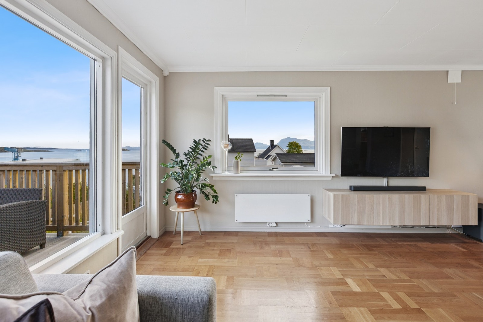 - Boligen fremstår som pent oppusset og har gjennomført stil i alle rom. Galleribilde