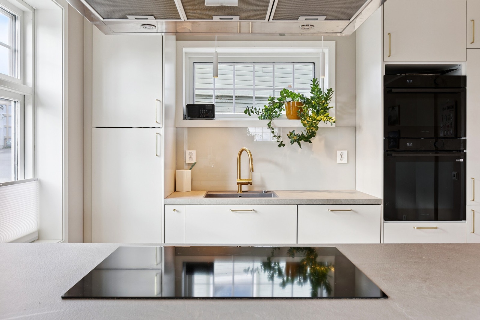 - Tenk deg å kunne flytte rett inn til et ferdig oppusset kjøkken. Galleribilde