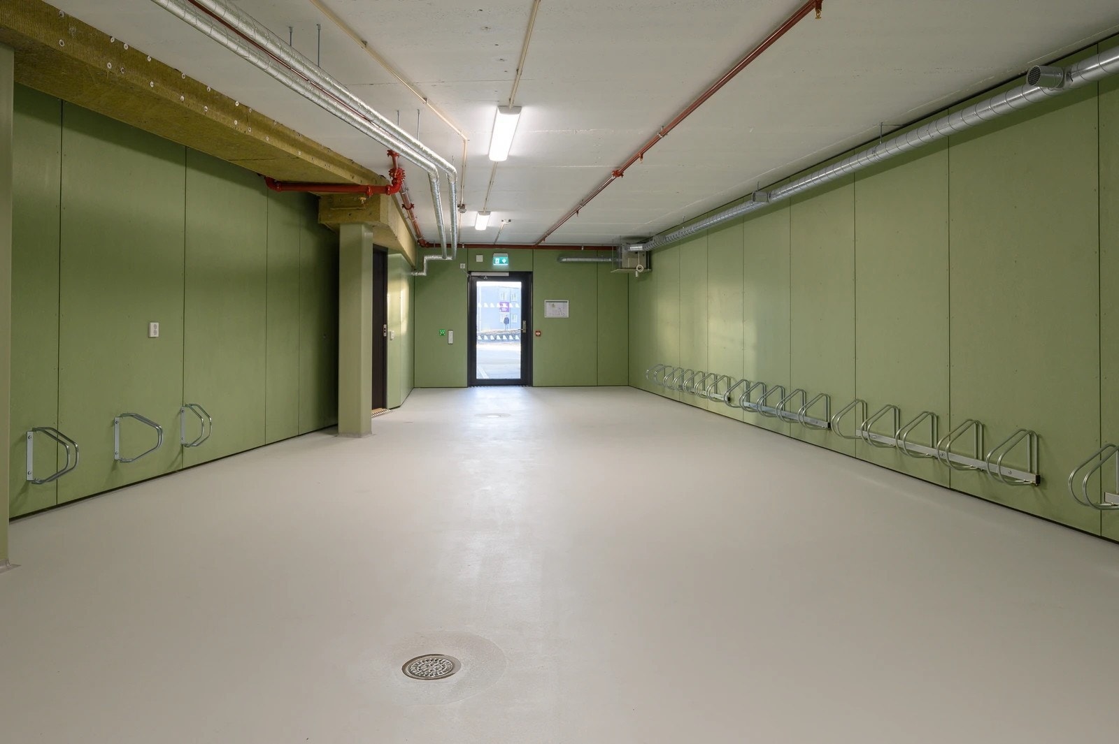 Byggene byr på sykkelparkering, gode garderobefasiliteter og tørkerom Galleribilde