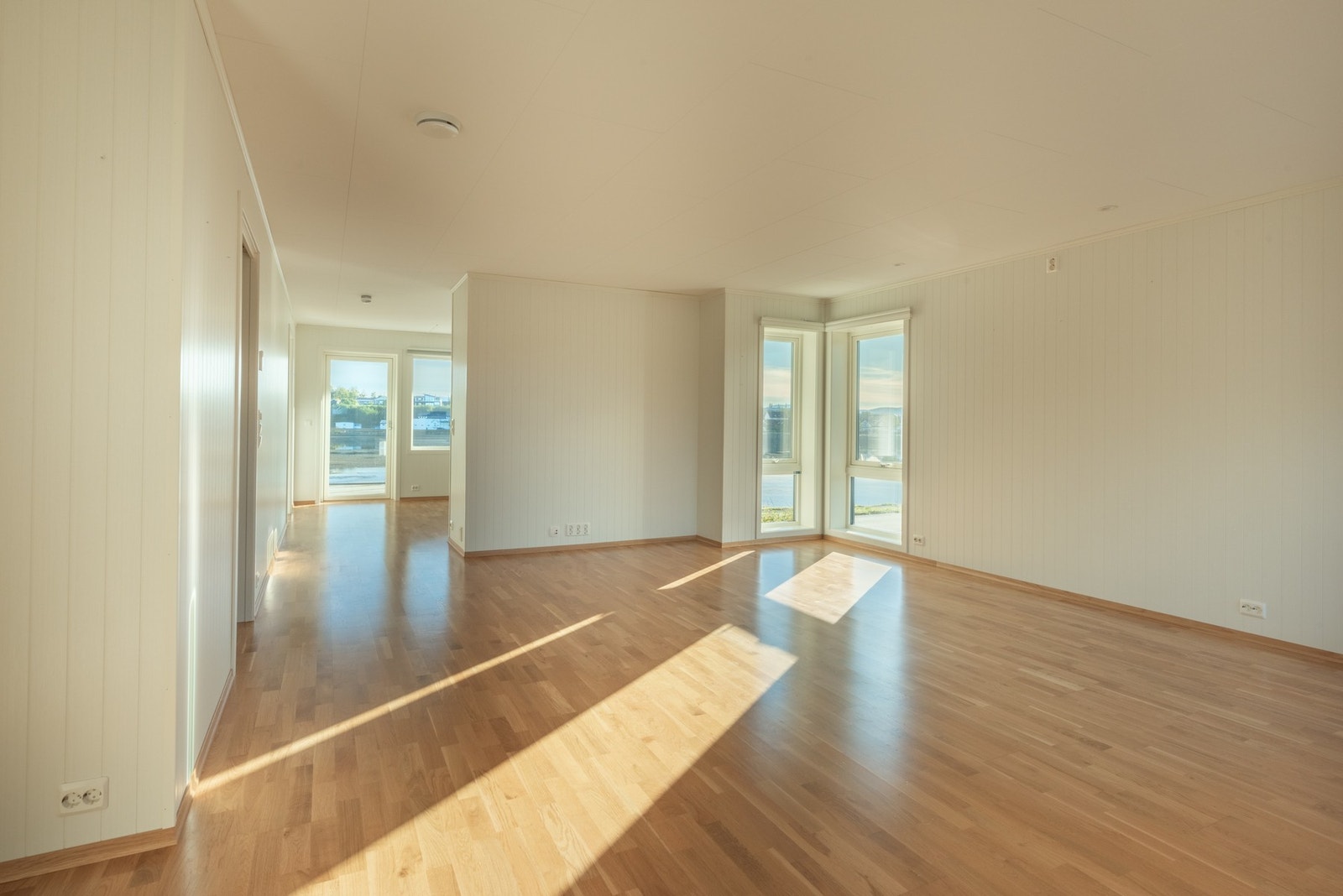 Stuen mot kjøkken. Galleribilde