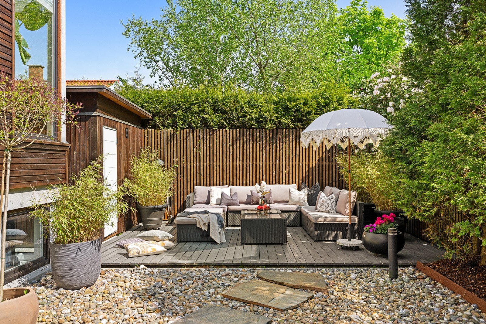 Uteområde er både lunt og skjermet med ekstra terrasse. Galleribilde