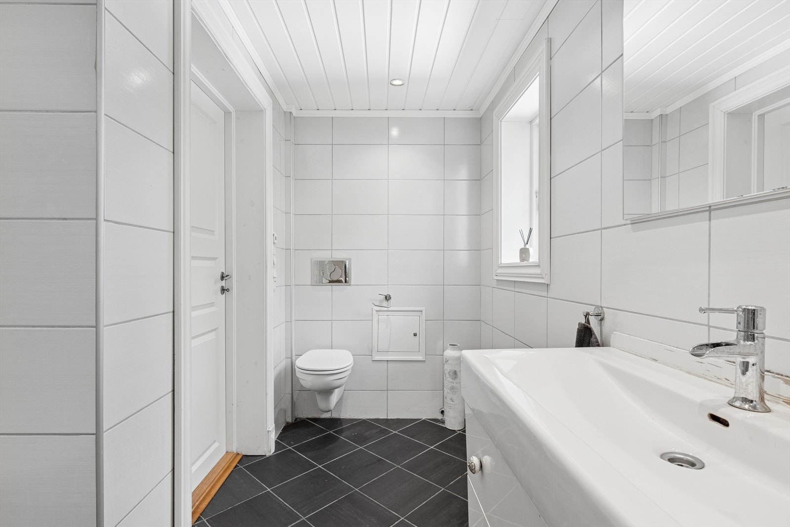 Varmekabler i gulv gir en lun og god følelse i det en entrer rommet. Galleribilde