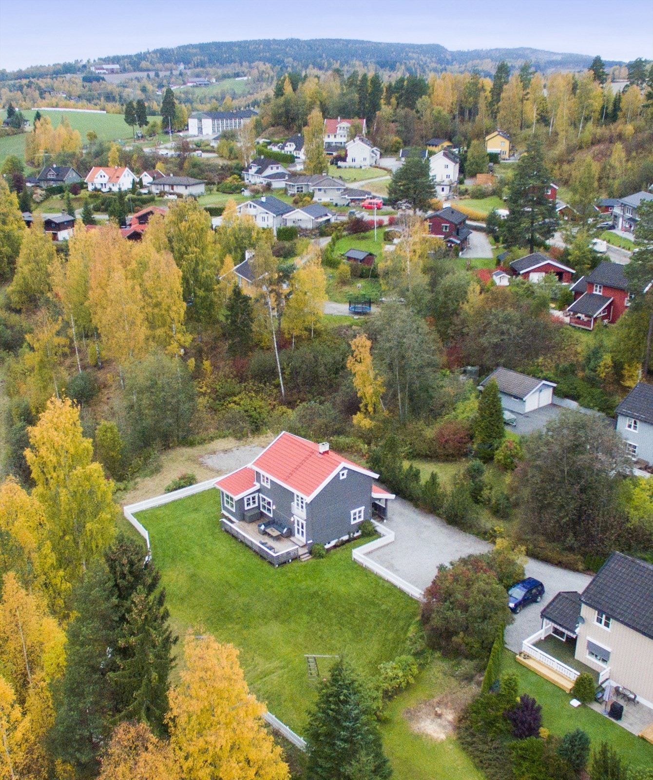 Nærområdet byr på strålende muligheter for tur- og rekreasjon, både sommer som vinter. Galleribilde