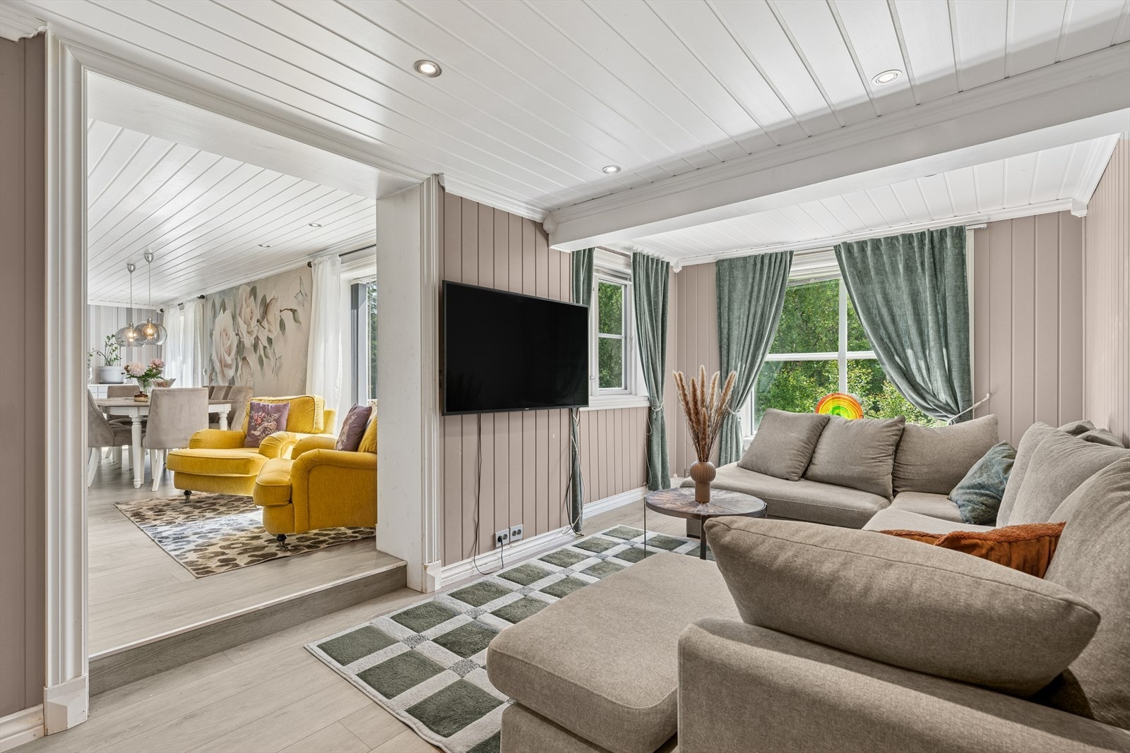 Stue 2 er en lun og skjermet TV-stue - perfekt for lek, gaming eller filmkvelder. Galleribilde