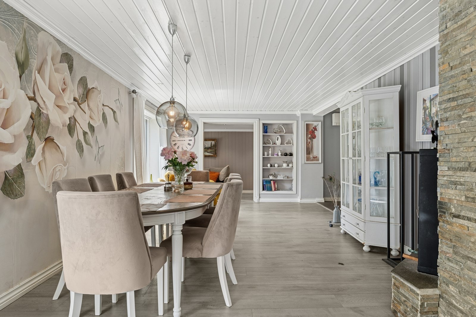 Spisegruppen tar plass i egen sone og inviterer til sosiale og hyggelige måltider. Galleribilde