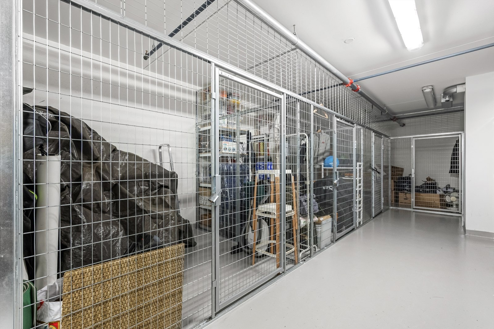 Leiligheten disponerer en sportsbod på ca. 5 m² i kjelleren. Galleribilde