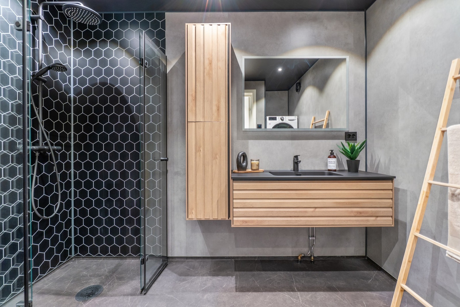 Badet har blitt utvidet under renoveringen, og kan nå by på rikelig med plass og en moderne utførelse. Galleribilde