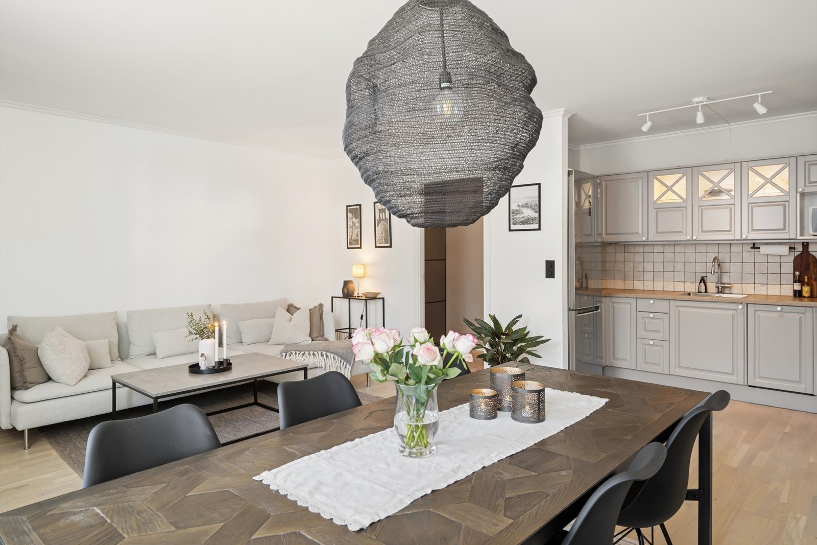 Stuen er malt i delikate toner Galleribilde