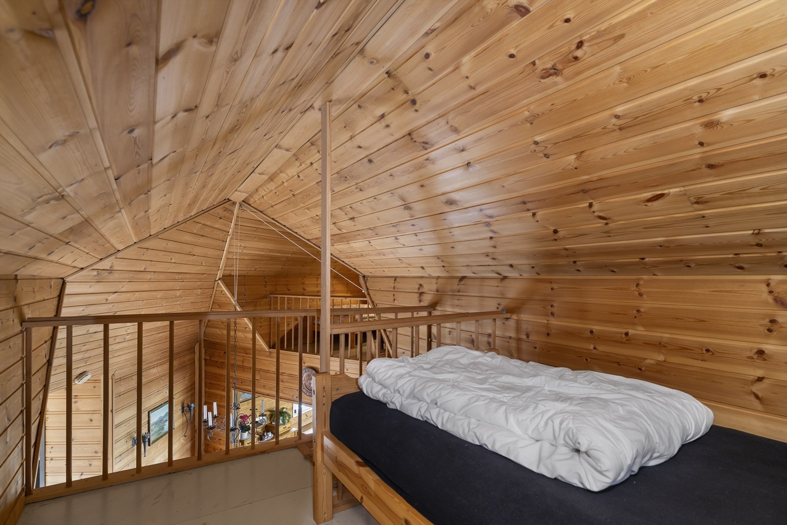 Man finner 2 hemser. Disse er tidligere brukt som ekstra soveplass. Galleribilde