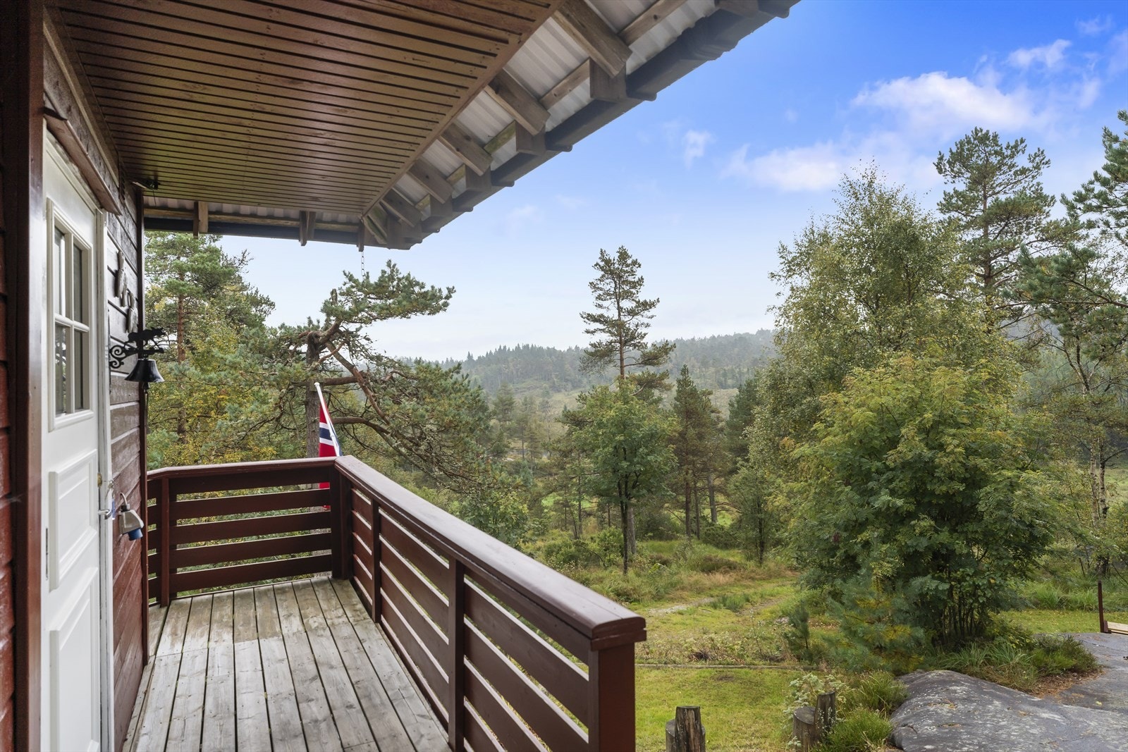 Fra inngangsparti har man utsikt mot landlige omgivelser. Galleribilde