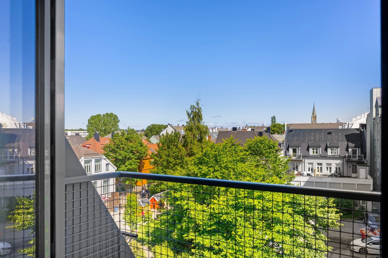 Lademoen er et meget attraktivt område med sin umiddelbare nærhet til "alt" du trenger i hverdagen. Her bor du med bussholdeplasser, treningssenter, kjøpesentre og dagligvarebutikker rett utenfor døra. Galleribilde