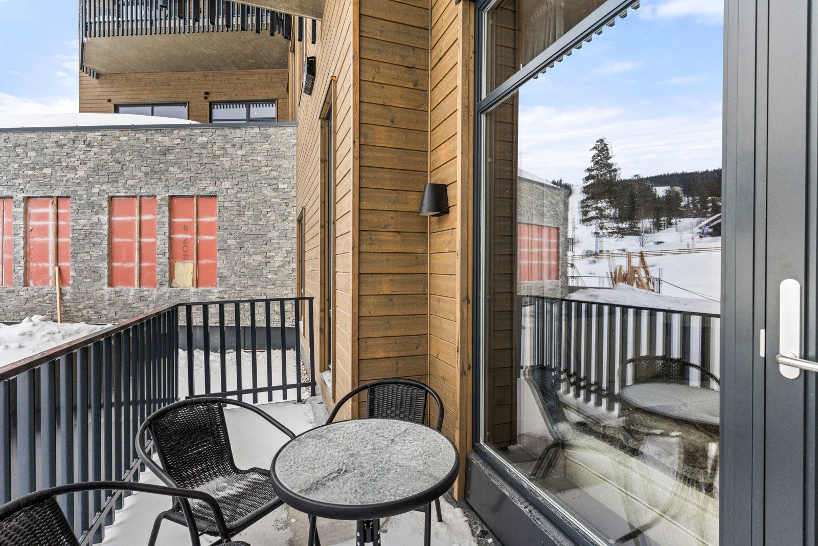 Perfekt for deg som ønsker å nyte frisk luft og flotte soldager på balkongen. Galleribilde