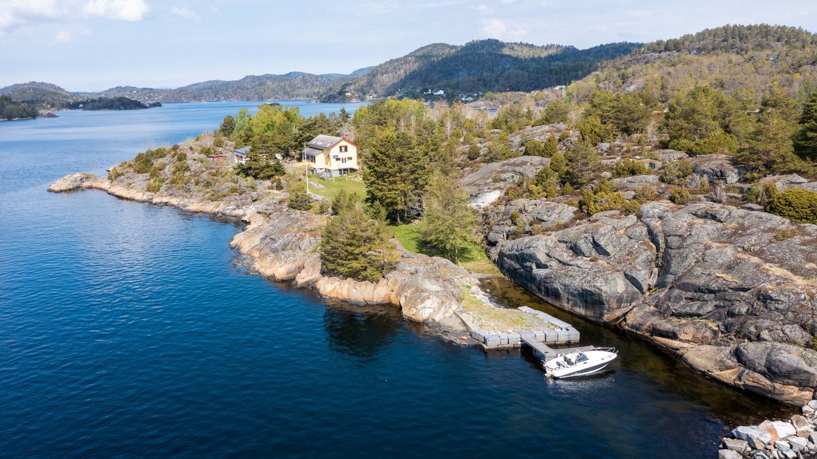 Brygge med plass til båt Galleribilde
