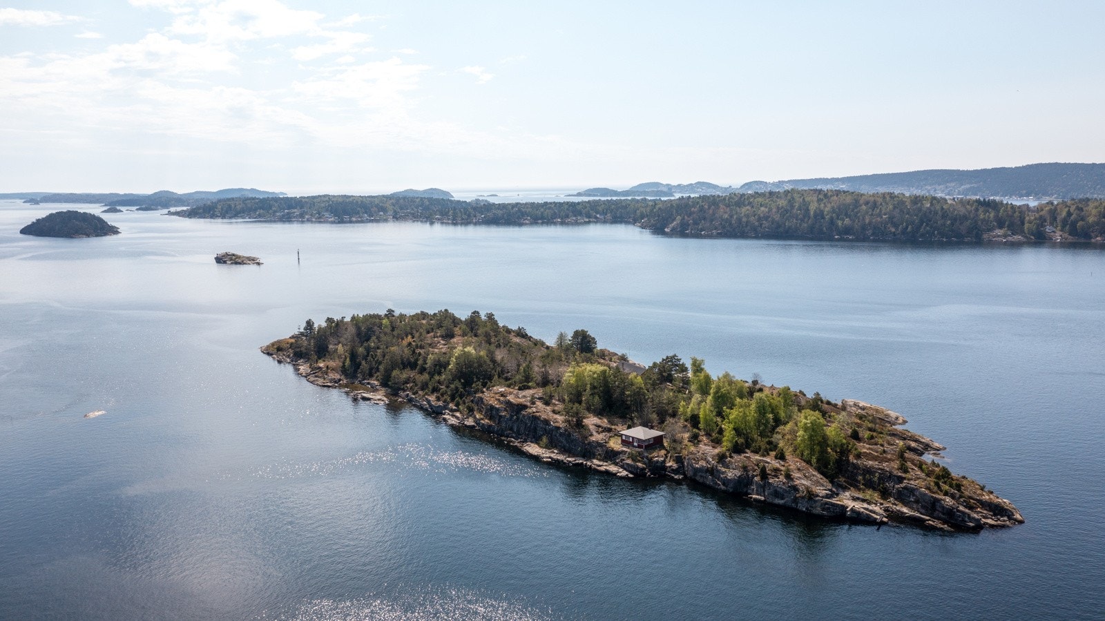 Hestholmen ligger i en fantastisk flott skjærgård Galleribilde