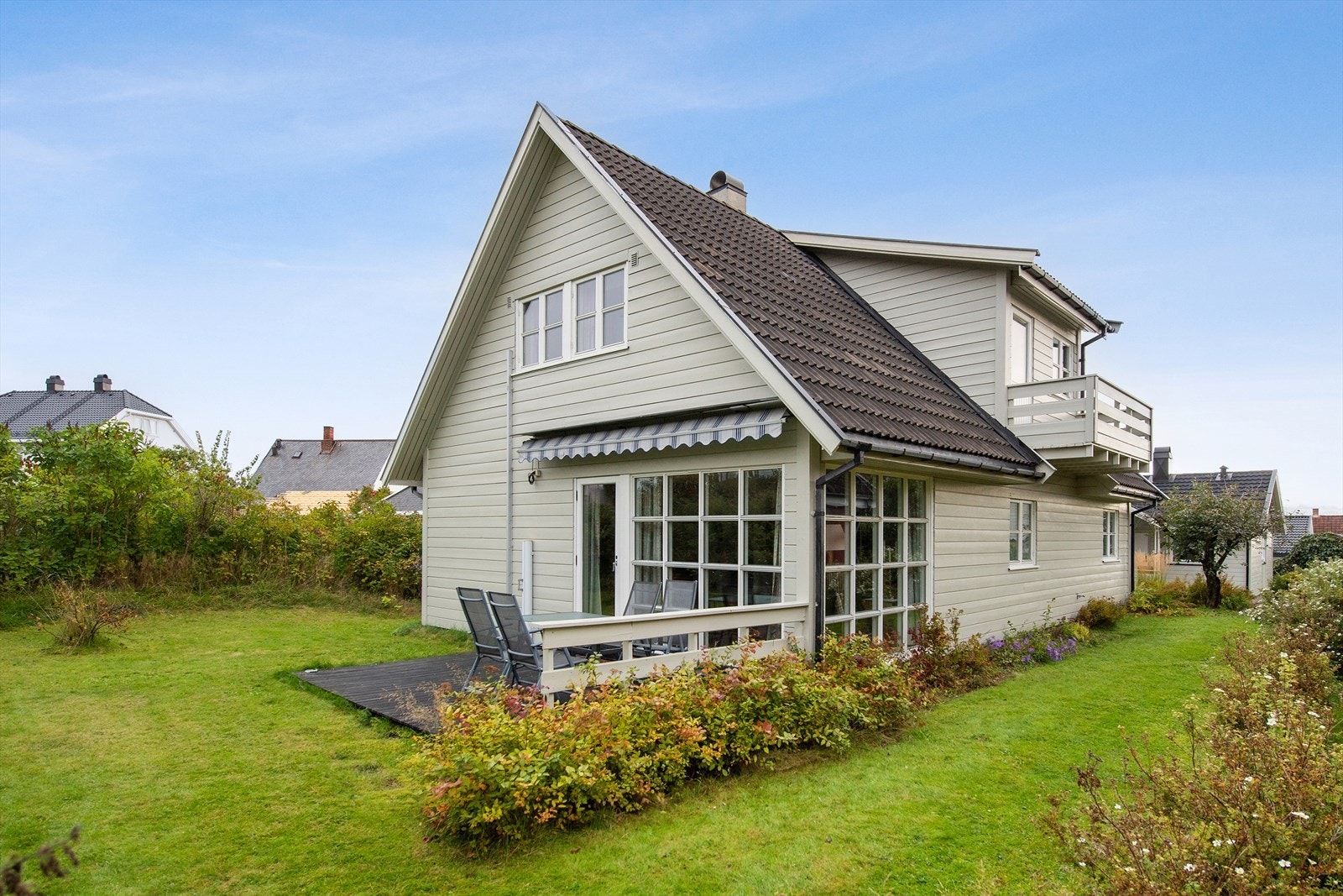 Gartnerløkka 23 er en enebolig fra 1986 med solrik tomt, terrasse og halvpart garasje. Galleribilde
