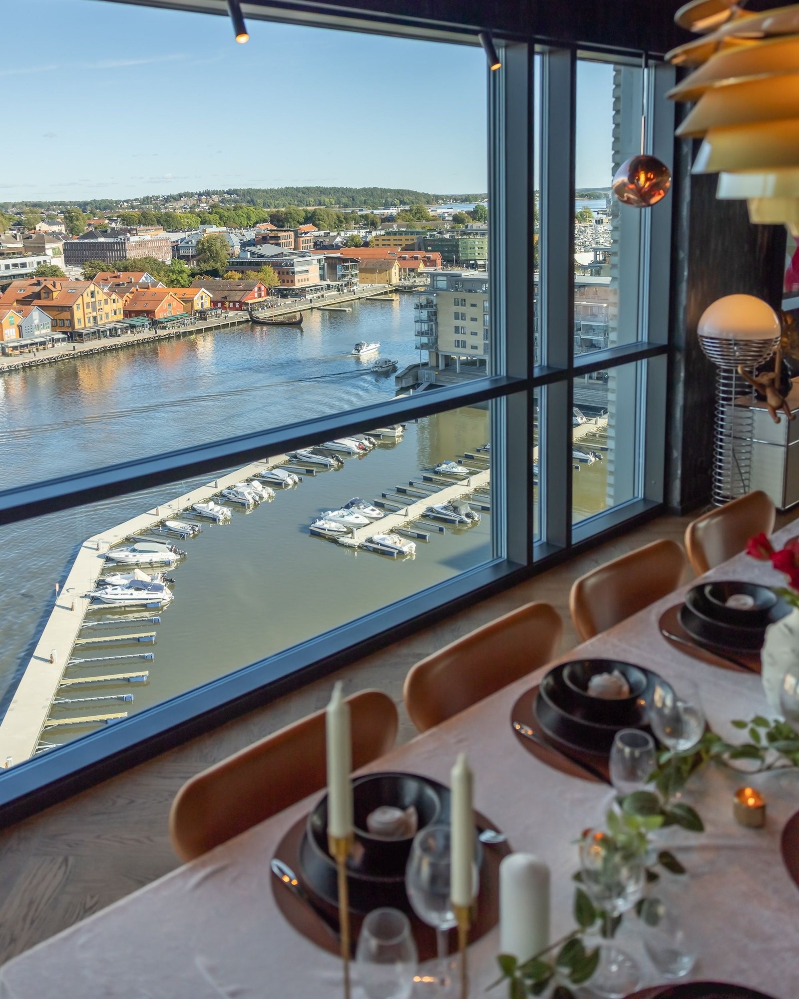 Unik utsikt direkte mot brygga og Tønsberg by Galleribilde