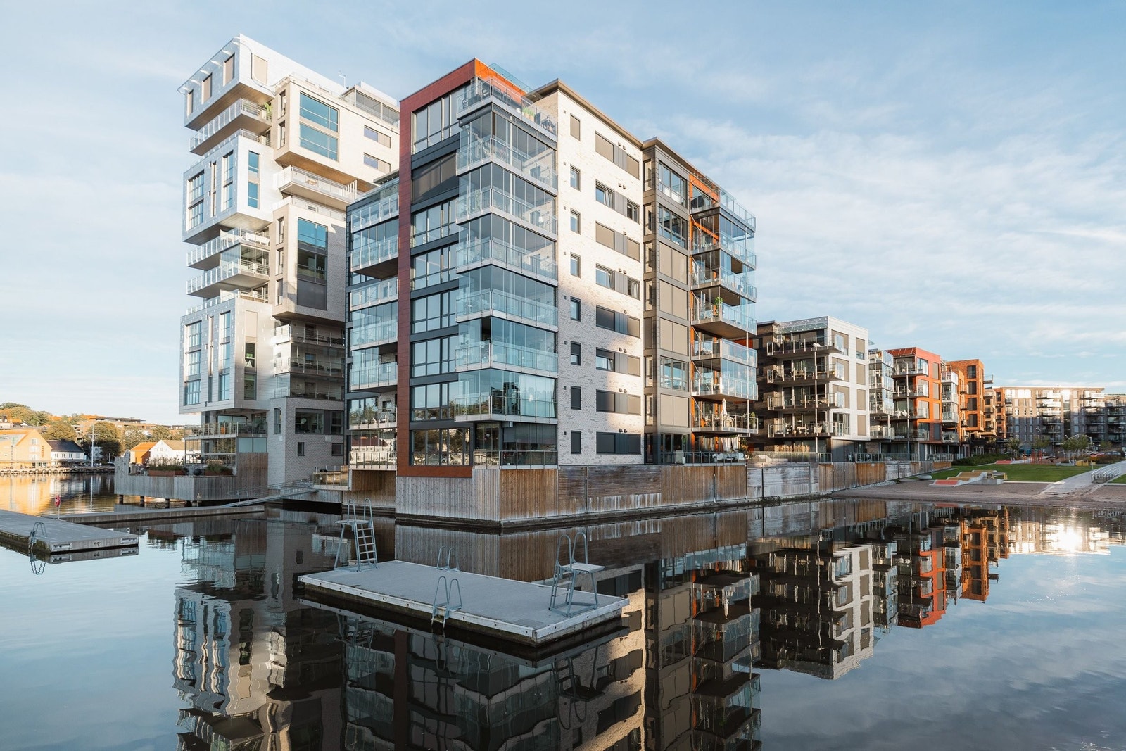 Bygget reiser seg som et tydelig landemerke på Kaldnes Brygge Galleribilde