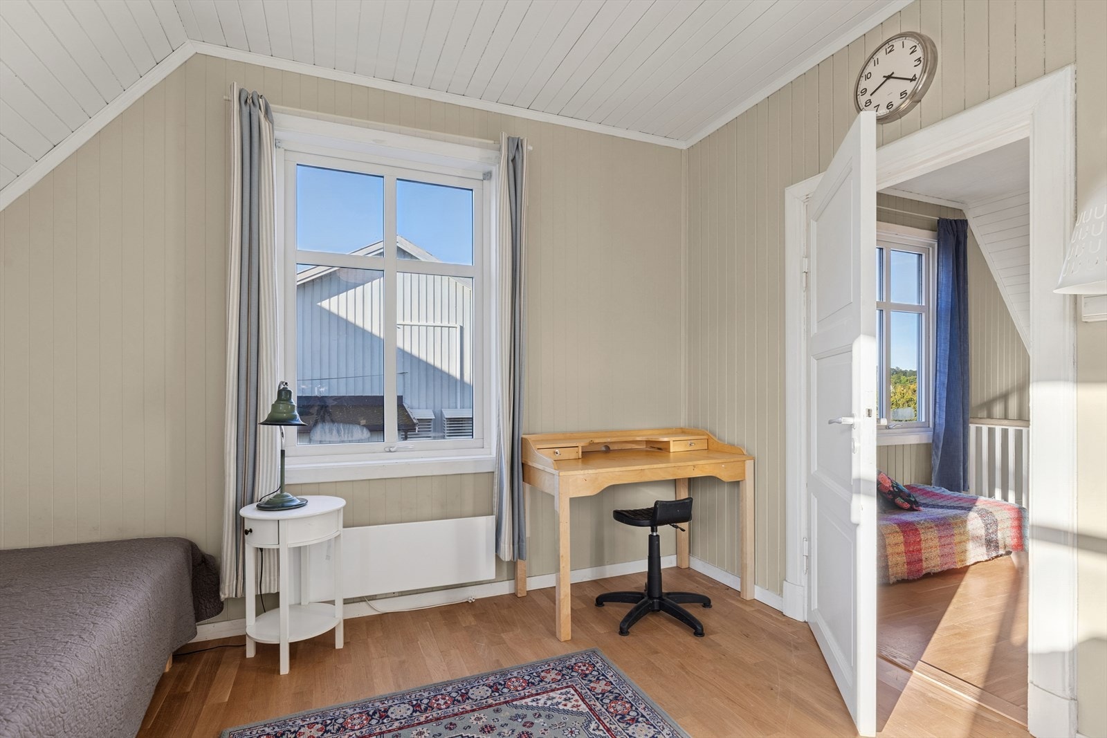 Etasjen byr videre på 3 gode soveværelser, alle av god størrelse. Galleribilde