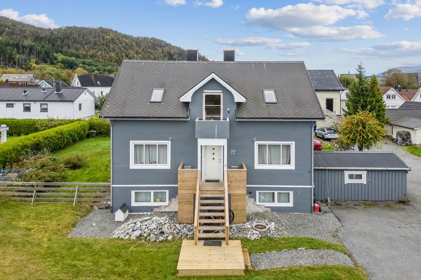 Fasade. Boligen ligger i loftsetasjen. Galleribilde