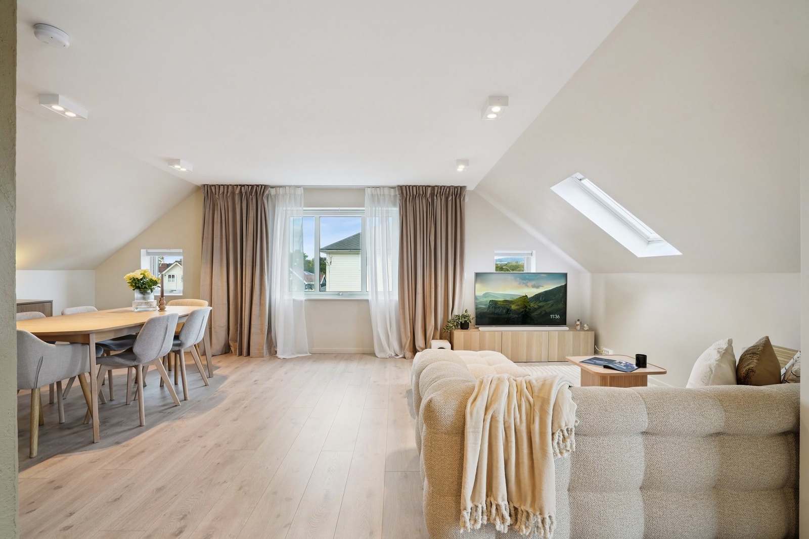 Stuen er oppvarmet via gulvvarme. Galleribilde