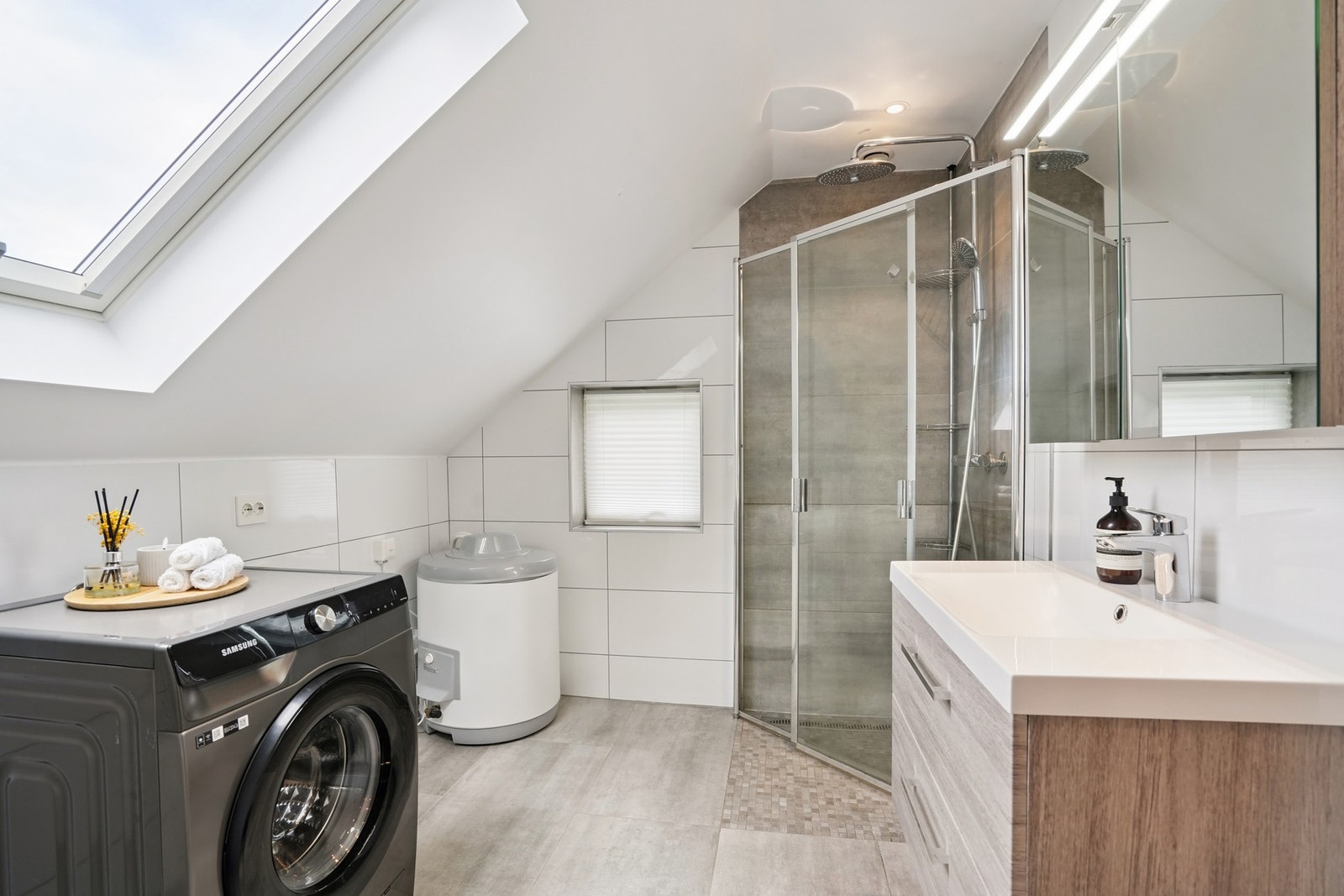 Stilrent bad oppgradert i 2020. Flislagte gulv og vegger. Galleribilde