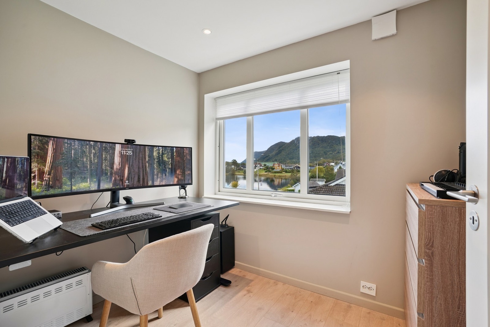 Soverom 2 brukes i dag som kontor av nåværende eier. Galleribilde