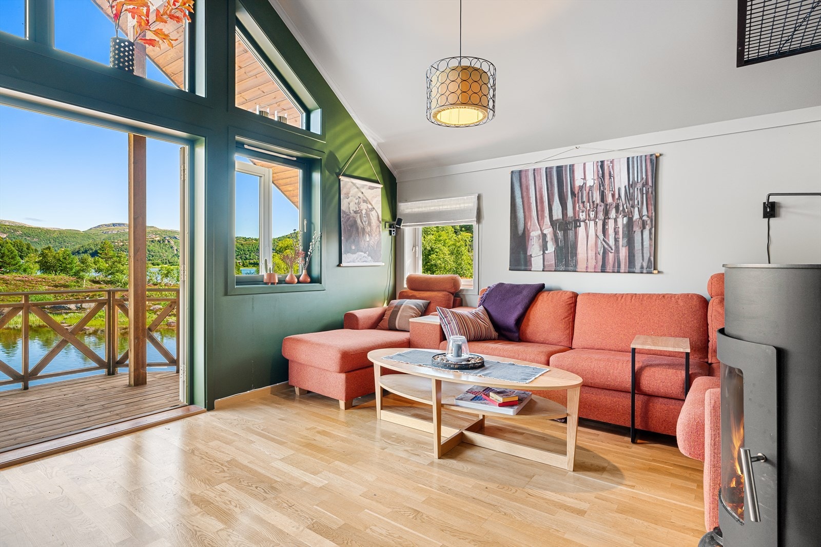 Parkett på gulv og malte gipsvegger Galleribilde