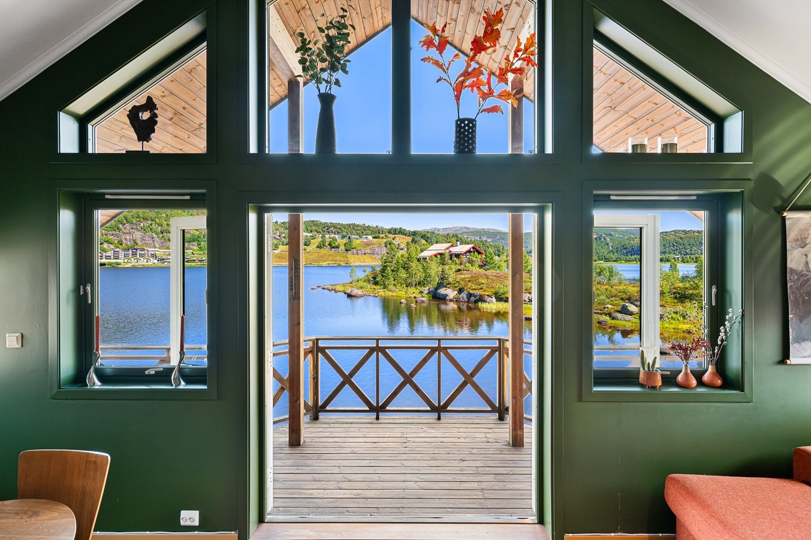 Det er slående vakker utsikt fra stuen Galleribilde