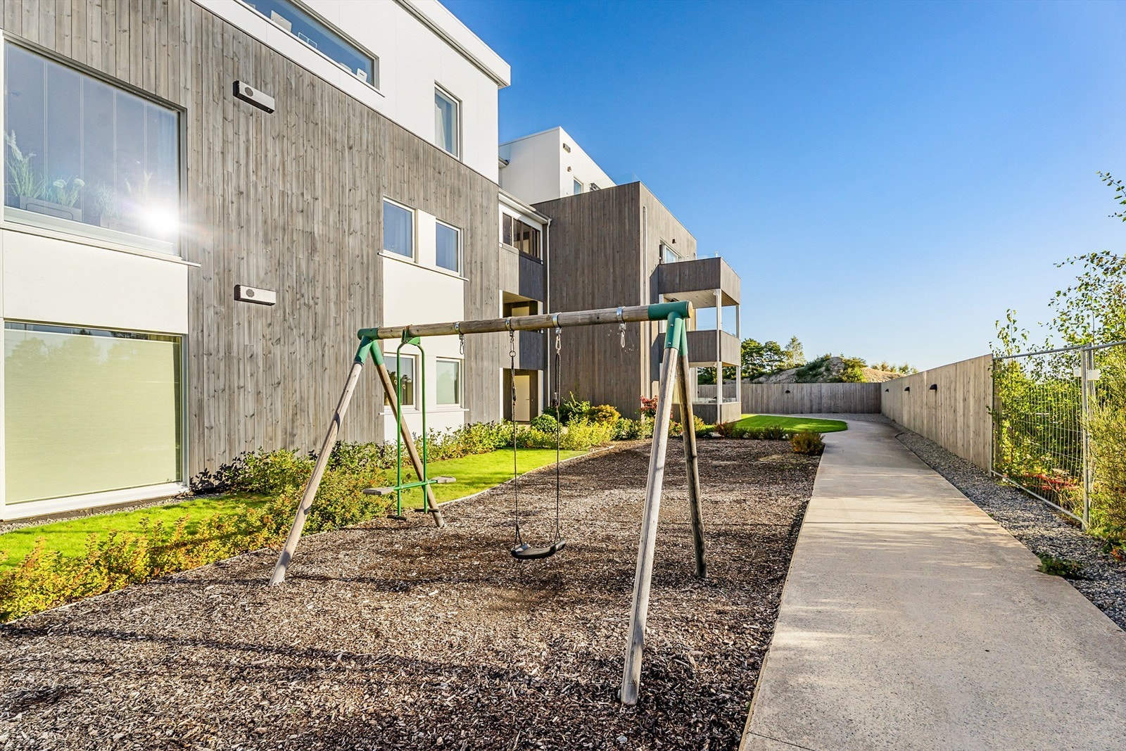 Hyggelige fellesområder på pent opparbeidet tomt Galleribilde