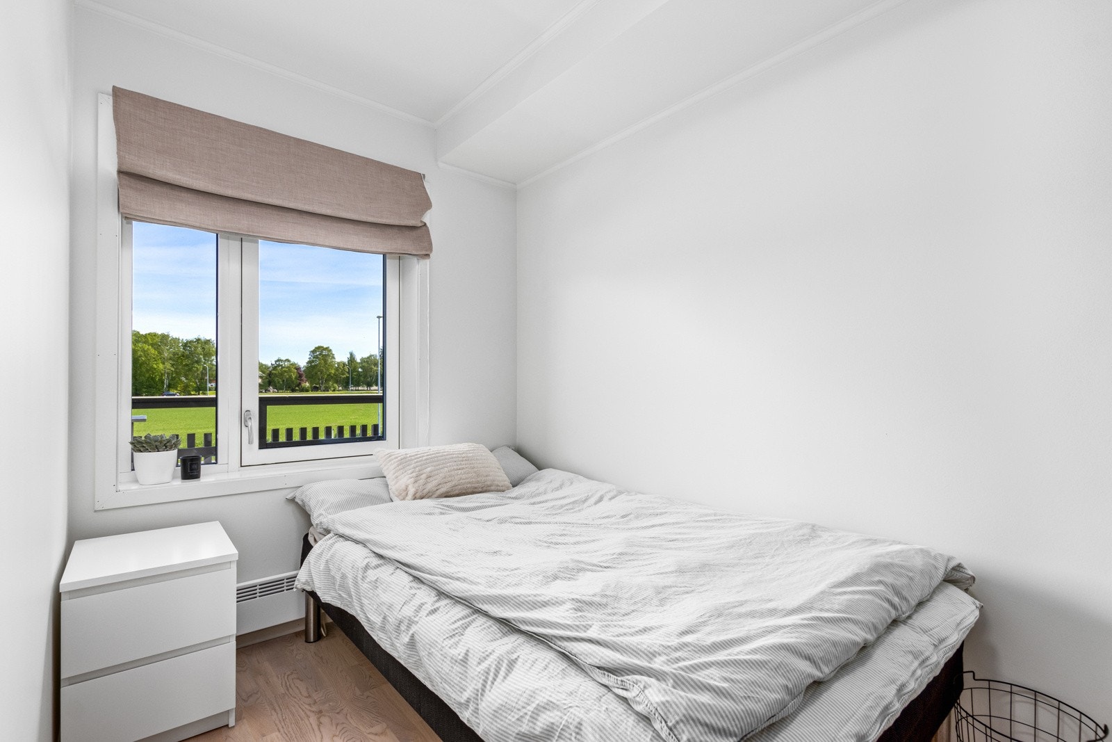 Soverom 2 er på ca 7 kvm. Galleribilde