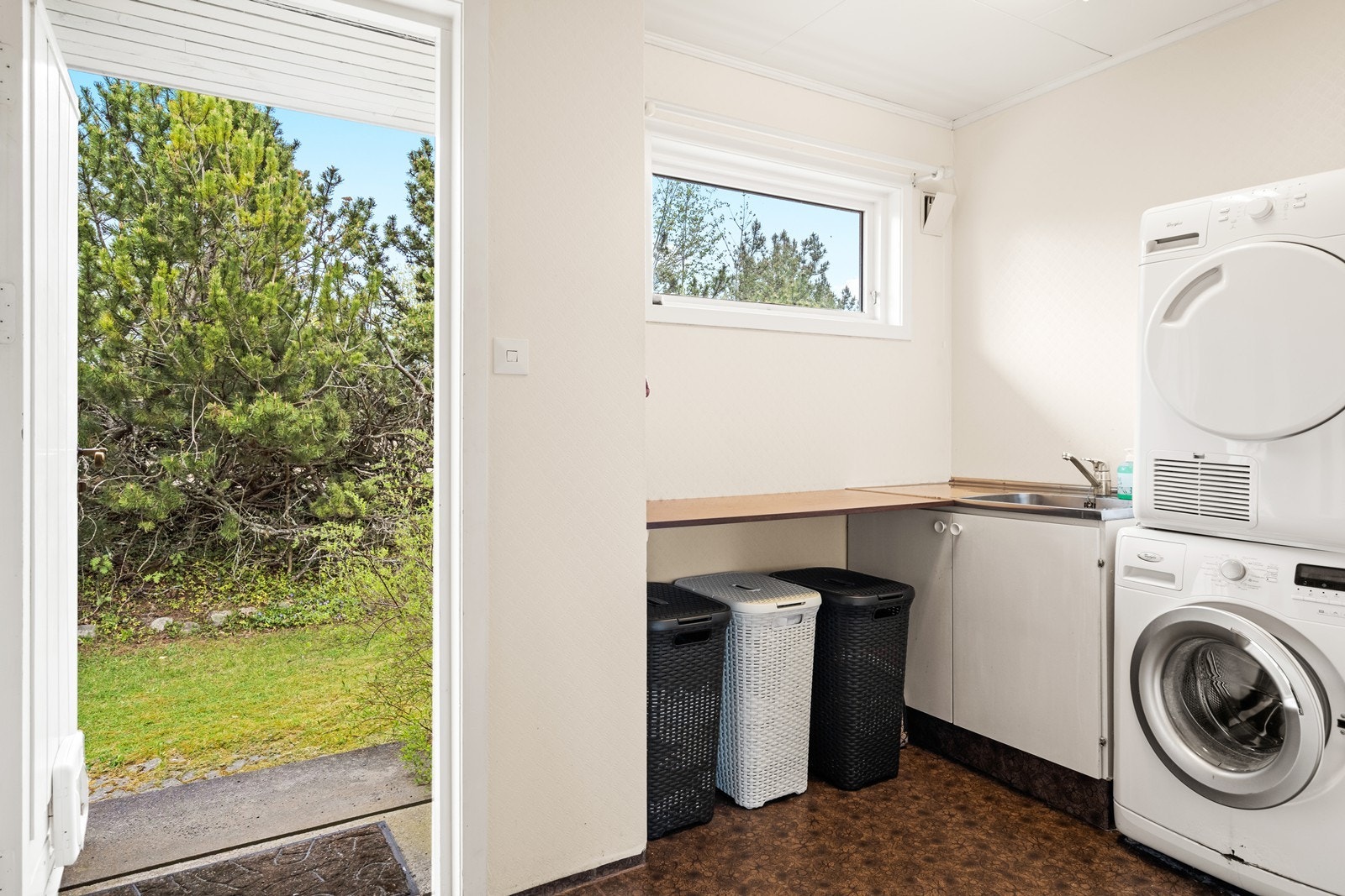 Eget vaskerom med utgang ut Galleribilde