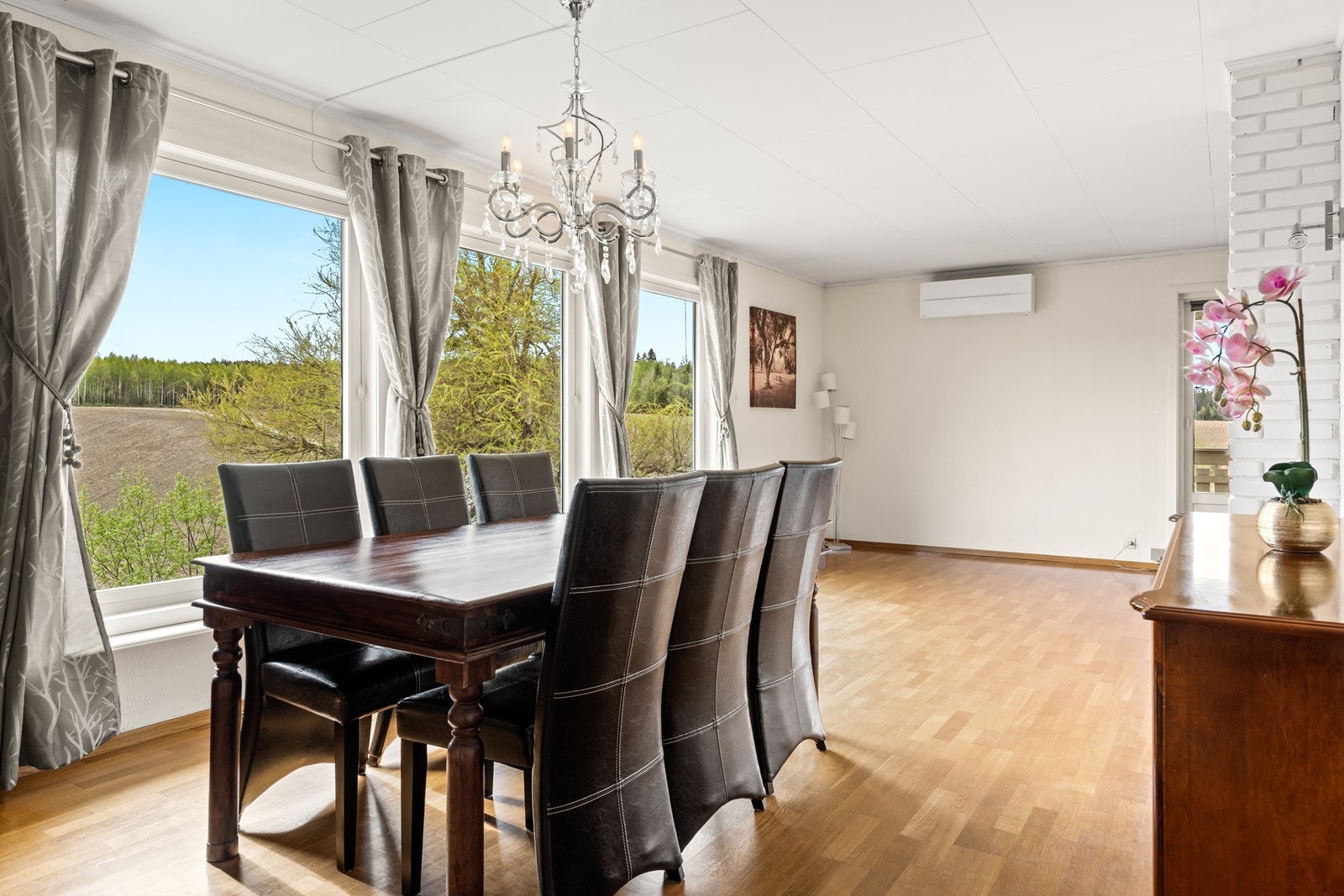 God plass til spisebord Galleribilde