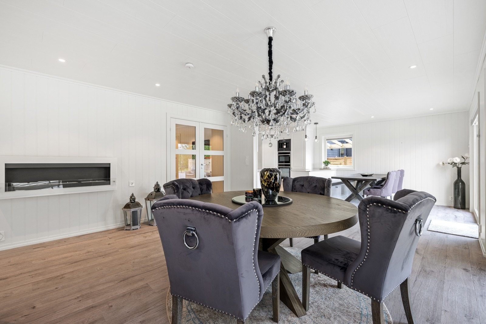 Det er utstrakt bruk av downlights i flere rom. Galleribilde