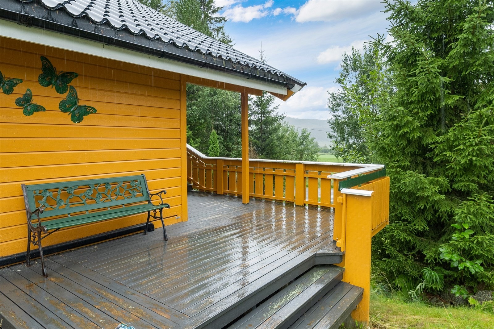 Flere av uteplassene er overbygget og kan benyttes på regnfulle sommerdager.. Galleribilde