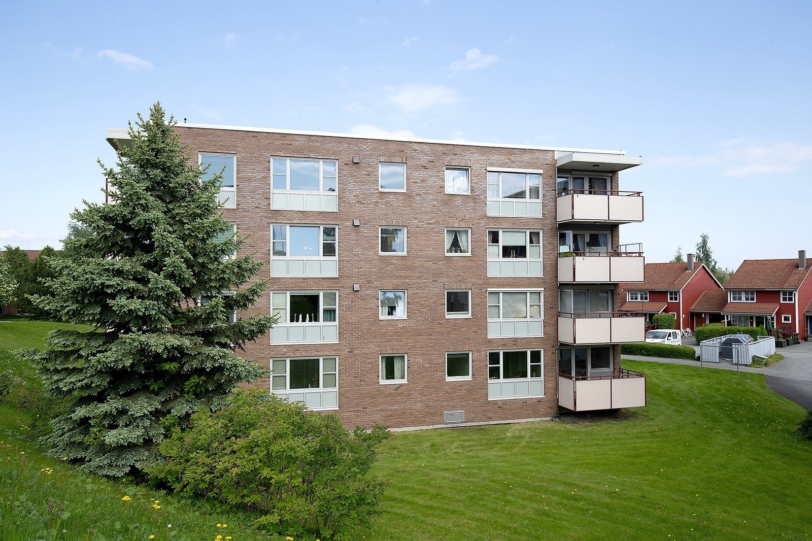 Utvendig med stor hage Galleribilde