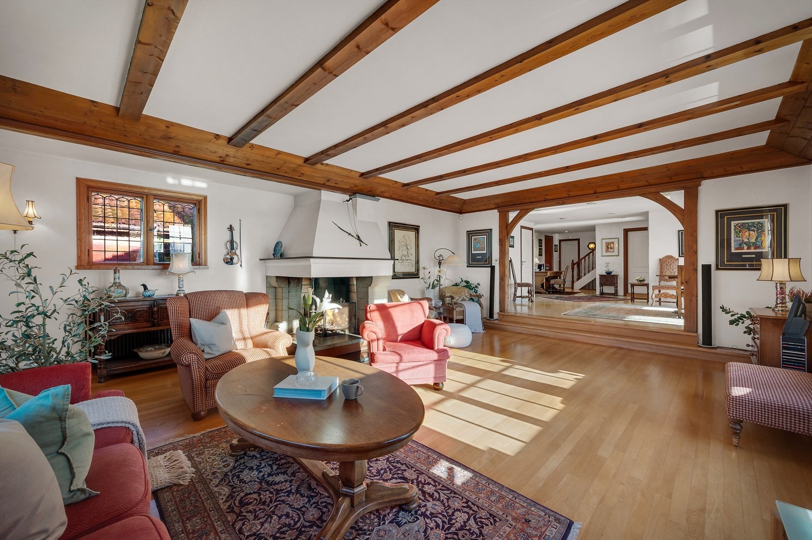 Her får du et rom med både sjel og atmosfære, perfekt for både hverdagsliv og sosiale sammenkomster. Galleribilde