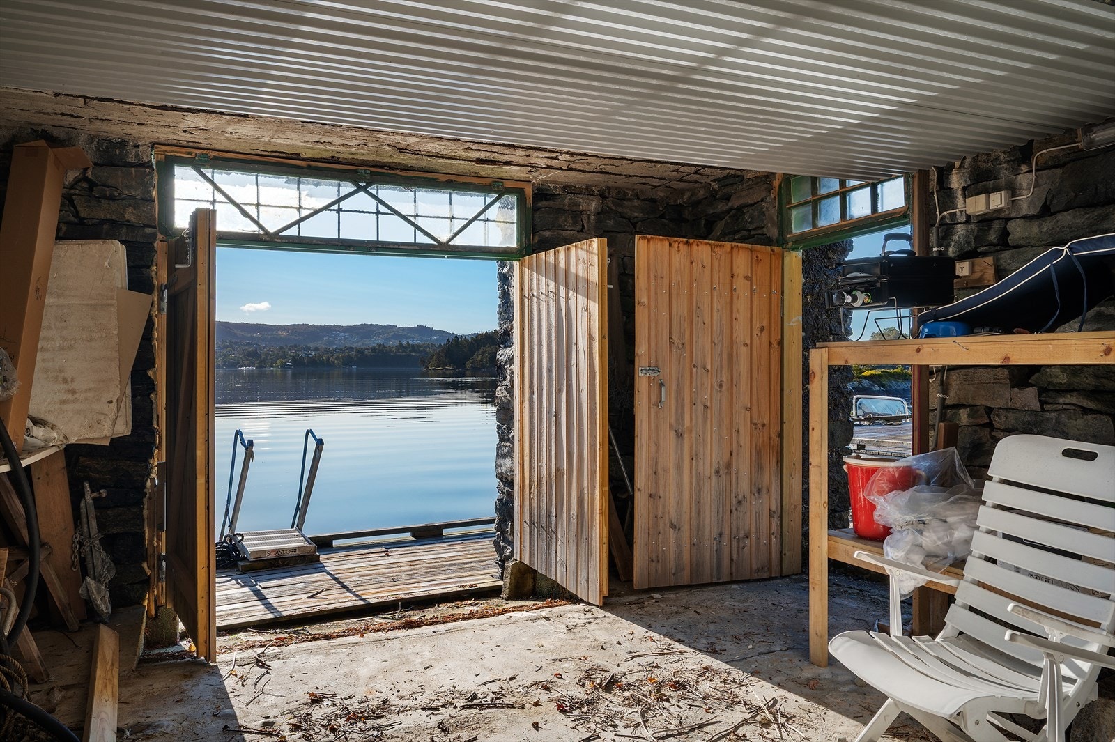 Nausterommet er på ca. 30 m² og har 2 inn/utganger. Galleribilde