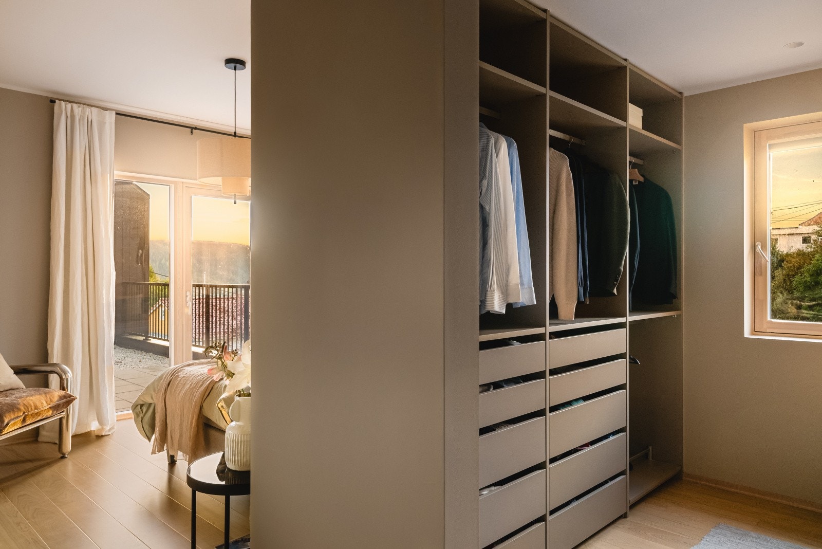 Garderober bestilt på mål. Galleribilde