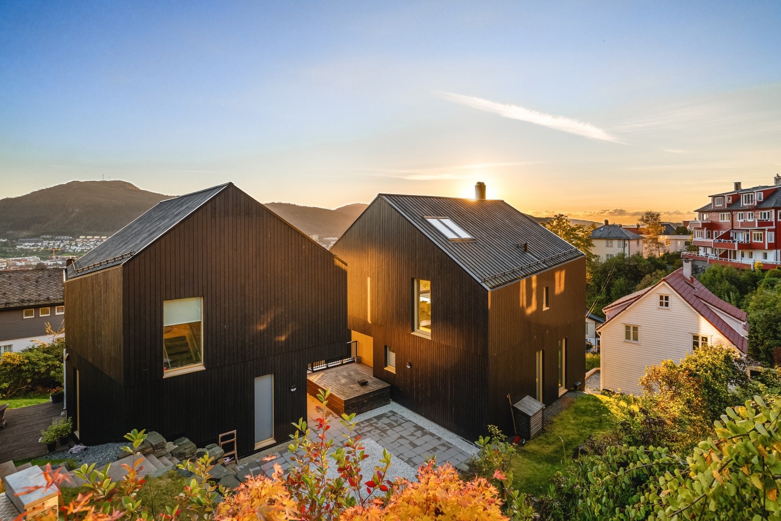 Uteområder er svært pent opparbeidet og byr på flere hyggelige uteplasser som er både solrike og barnevennlige. Galleribilde