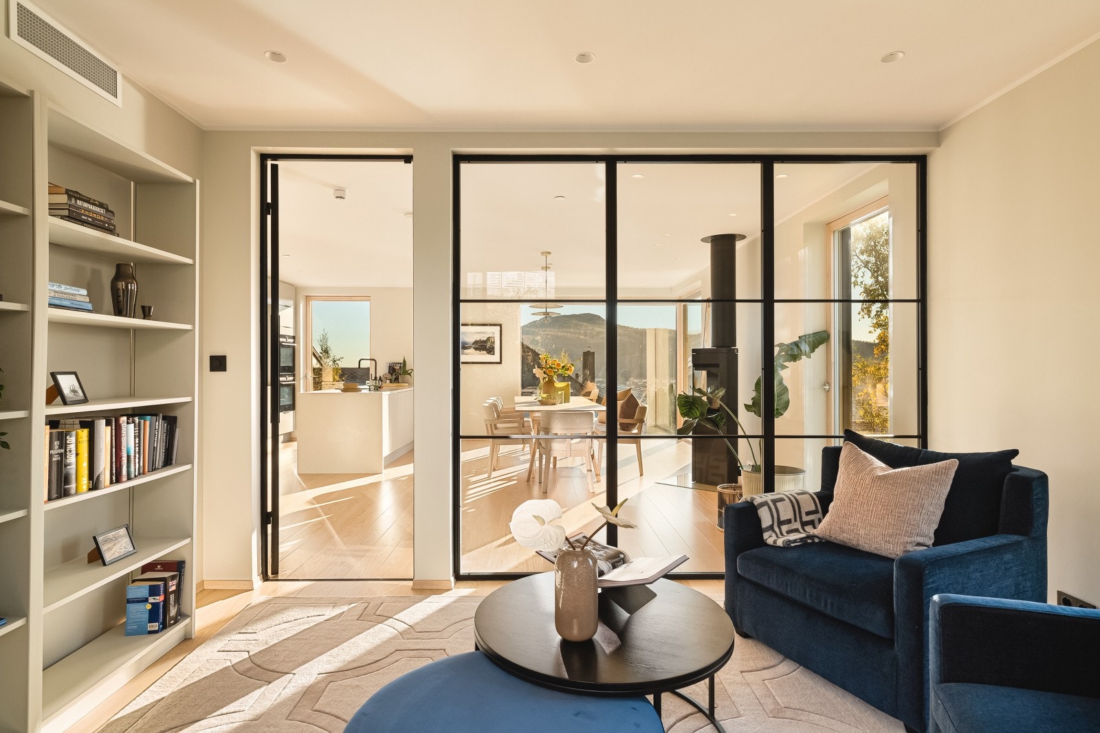 Rommet er målt til 12,2 kvm og kan også fungere som et soverom nr. 4 med eget suite baderomsløsning i tilknytning. Galleribilde