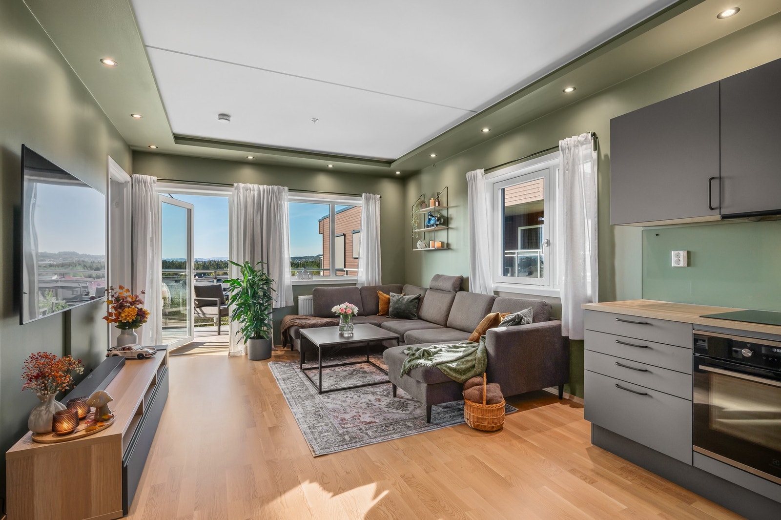 Det er parkett på gulvet, og boligen varmes opp med fjernvarme. Galleribilde