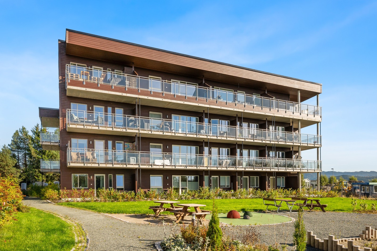 I nærområdet finner du flere treningssentre, blant annet 3T Rosten, Impulse og Fresh Fitness, samt flotte turmuligheter i Tillermarka. Galleribilde