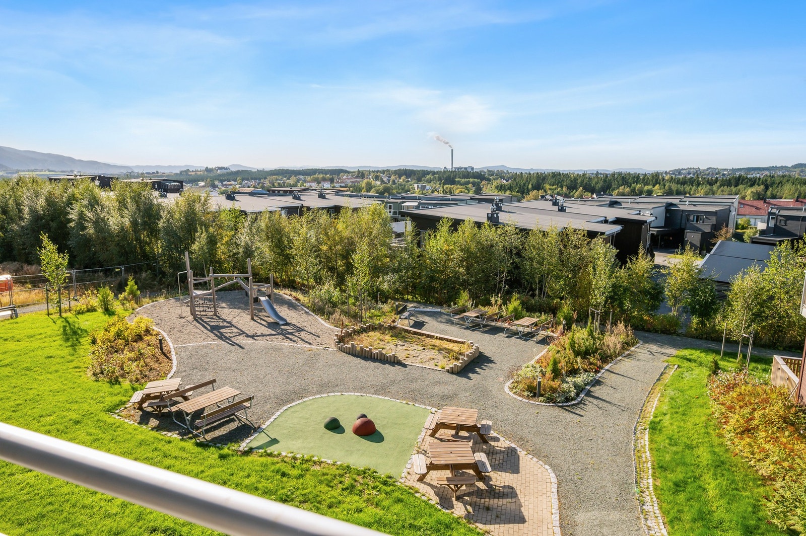 Området har gode kollektivforbindelser, med hyppige bussavganger til Trondheim sentrum. Galleribilde