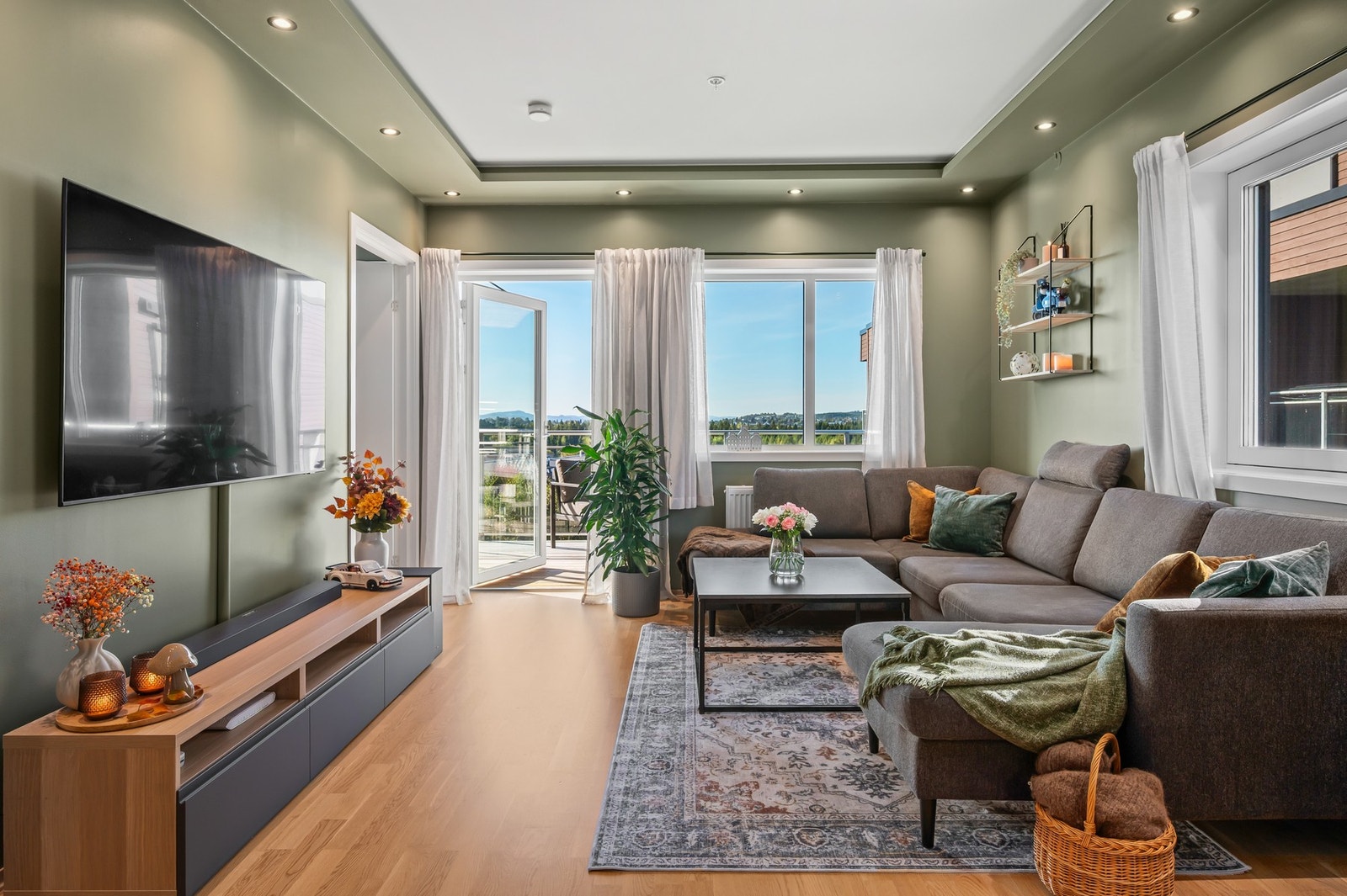 Leiligheten har endebeliggenhet så her er det mye naturlig lysinnslipp! Galleribilde