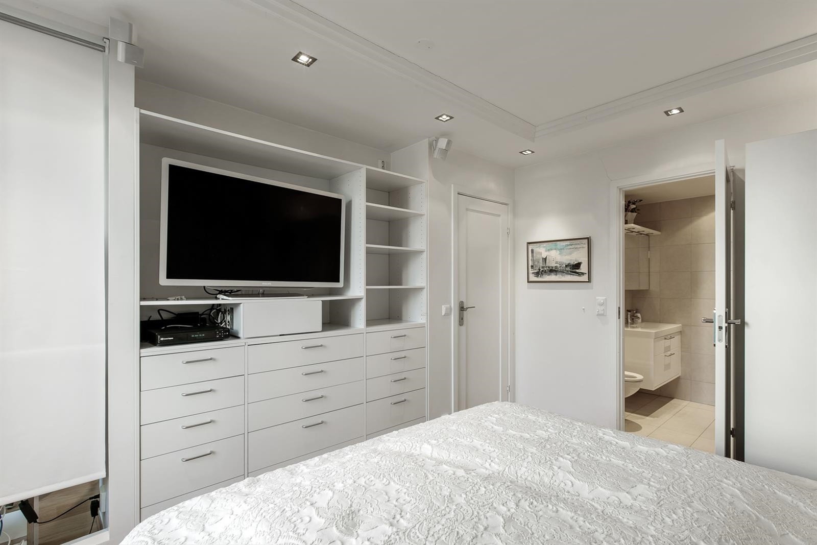 Del av soverom 3 med eget bad. Galleribilde